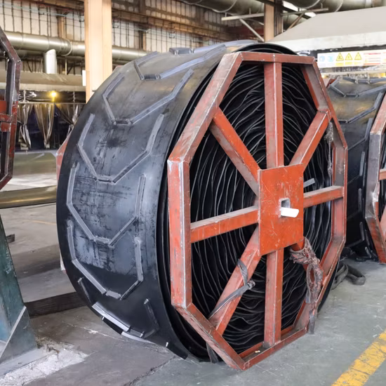 Hergestellt in China Ep Gummi Sand Zement Gemeinsames flaches Förderband für Förderer